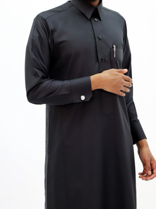 Black Saudi Collared Thobe